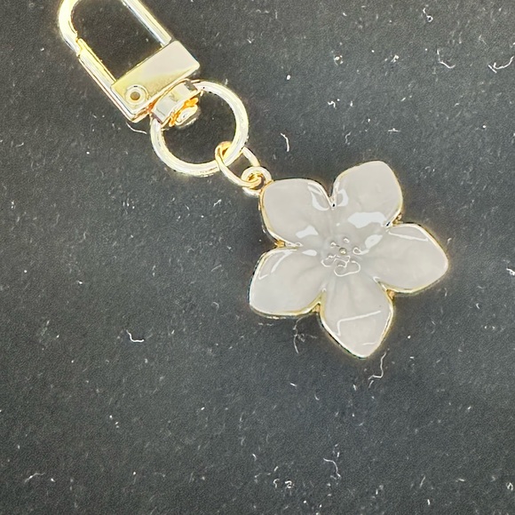 Gold and Faux Mother of Pearl Flower Bag Charm Keychain - Picture 4 of 5
